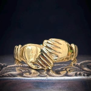 Vintage Gold Fede Gimmel Hand ring In 9 Carat Love Claddagh Friendship Irish Victorian Revival Promise