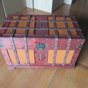 Large Antique Style Steamer Trunk, Decorative Storage Box 