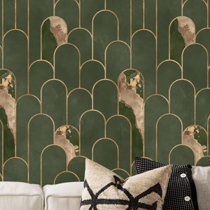 Carta da parati verde fucile e oro pallido, carta da parati Art Déco Arches. Tonalità di verde scuro tenue, caffè, beige, marrone pastello e tortora pallido.