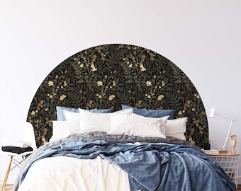 Naklejka ścienna „Głęboki mchowy las” na wezgłowie łóżka, 90 x 65 cali. Ciemna oliwkowa zieleń, złoty fuzja, ziemista żółć, iroko i głęboki szampański odcień.