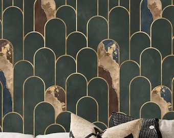 Papel pintado verde lunar oscuro y dorado pálido, papel pintado con arcos art déco. Tonos verde azulado intenso, azul atún, marrón real y color hígado.