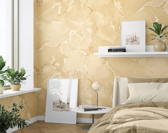 Papel pintado Golden Straw Fluid Art, arte con tinta de alcohol. Tonos de color champán intenso, arena del desierto, beige claro, beige francés claro y almendra blanqueada.