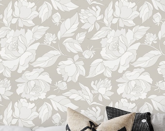 Tapeta w pastelową szarą piwonię, neutralna tapeta w kwiaty. Odcienie platyny, Isabelline, bieli pingwina i bawełny Ceed.