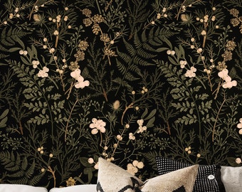 Tapeta w odcieniach: ubita brzoskwinia i głęboki las mchu. Ciemna oliwkowa zieleń, złoty fuzja, ziemista żółć, iroko, morela i jasna brzoskwinia.