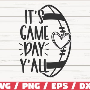 Może przedstawiać: Czarno-biały projekt graficzny z piłką nożną i tekstem "It's Game Day Y'all".