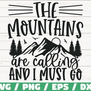 Puede incluir: Diseño gráfico en blanco y negro con el texto "THE MOUNTAINS are calling AND I MUST GO". El diseño presenta una cordillera con un sol y pájaros volando por encima.