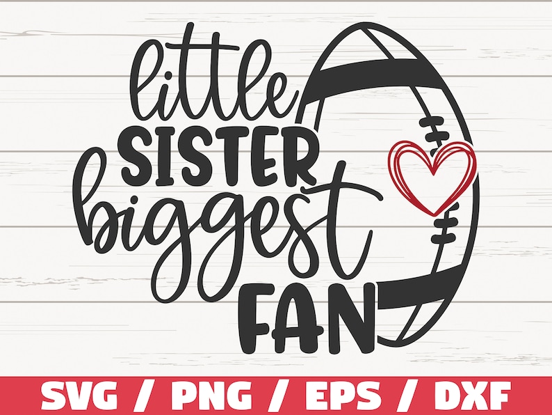 Może przedstawiać: Czarno-biały projekt graficzny z tekstem "little sister biggest fan" i piłką nożną z czerwonym sercem.