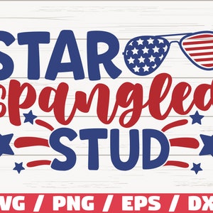 Puede incluir: Un gráfico rojo, blanco y azul con el texto "Star Spangled Stud" y un par de gafas de sol con un diseño de bandera estadounidense.