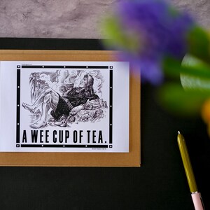 Cartolina di Natale, biglietto di auguri di una piccola tazza di tè
