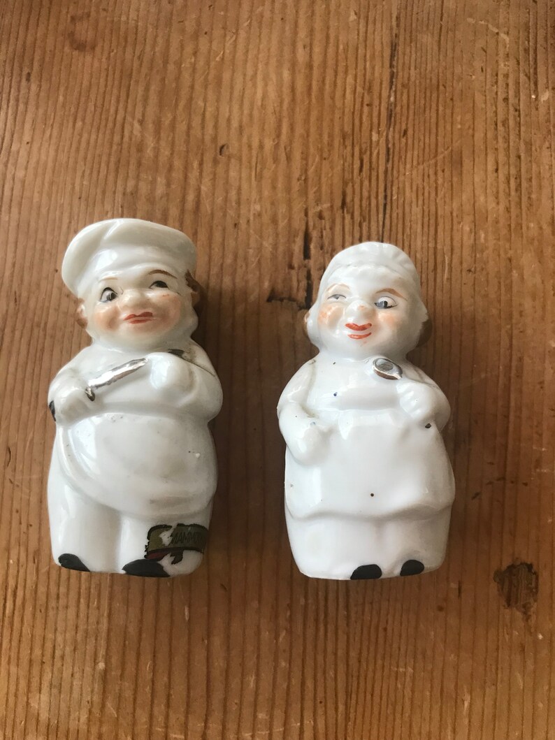 Set Of 4 Vintage Salt And Pepper Shakers