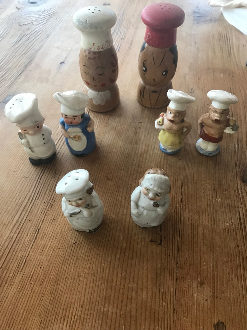 Set Of 4 Vintage Salt And Pepper Shakers