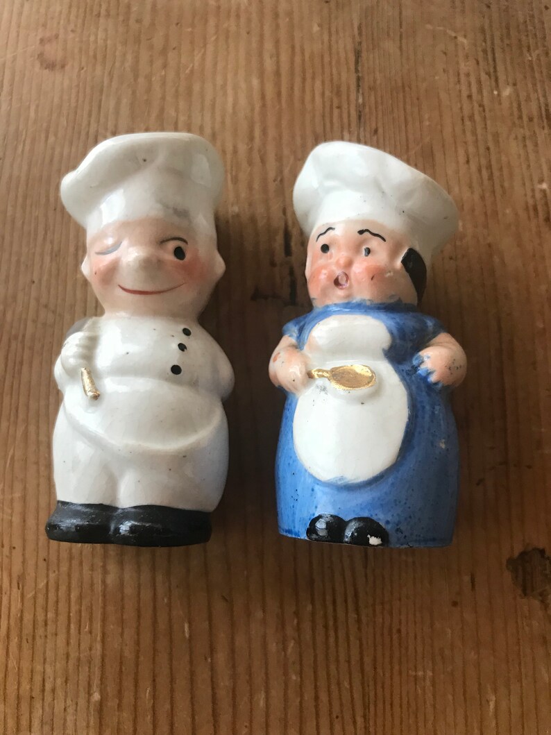 Set Of 4 Vintage Salt And Pepper Shakers