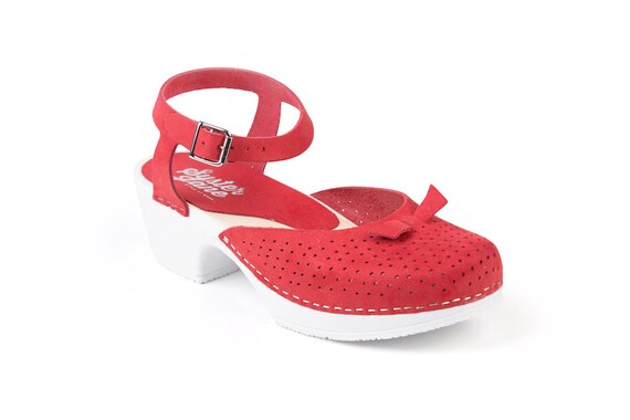 red clog sandals