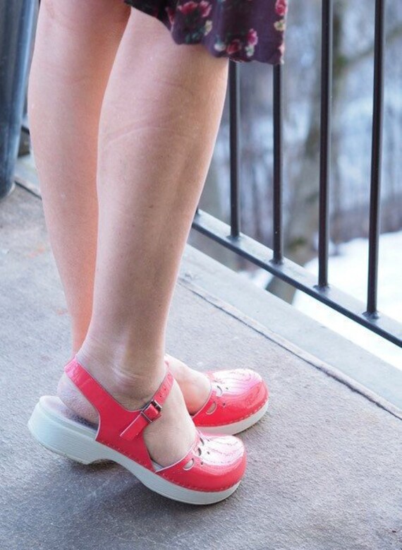 flexible clogs