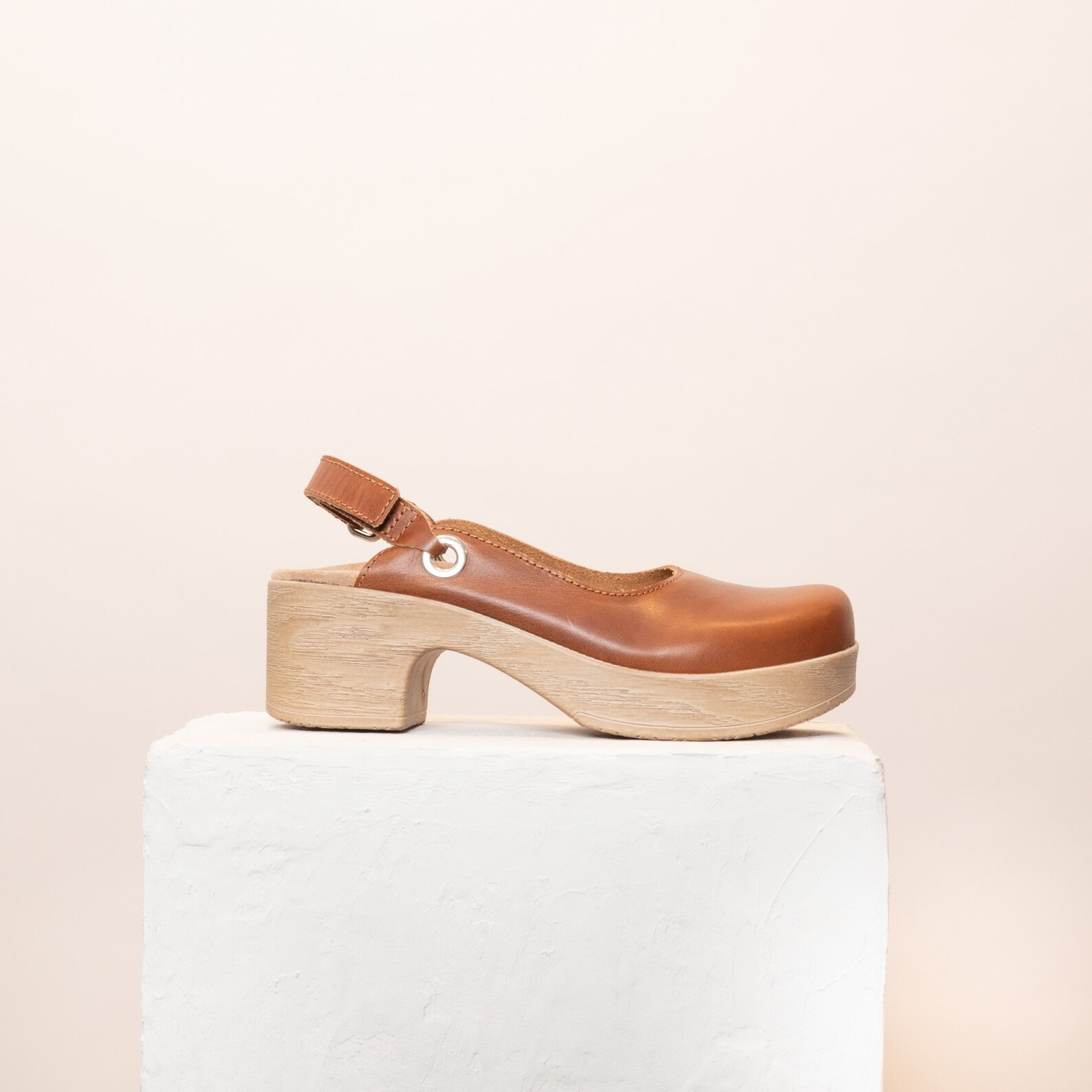 slingback low heel clogs