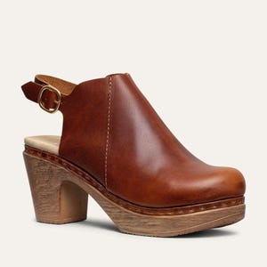 Bruine leren slingback-clog: plateausandaal met hoge hak
