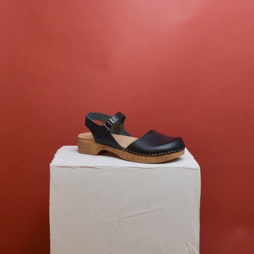 Black Clogs Women Flat Swedish Clogs Leather Casual Comfort Etsy