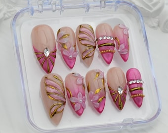 Uñas francesas a rayas: Estrella personalizada con detalles de brillo