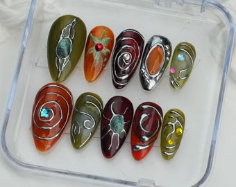 Uñas francesas a rayas: Estrella personalizada con detalles de brillo