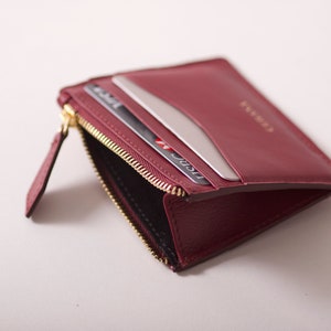 Soporte de tarjeta delgado // Cartera de cuero personalizada // Regalos para ella // Bolsa de monedas con cremallera // Cartera minimalista // Billetera con monograma para mujeres