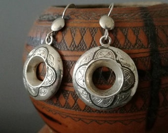 earrings hand made in North Africa Berber Touareg bijoux Silver TUAREG EARRINGS from the Sahara desert with engraved Tchat Tchat/'s