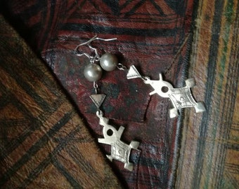earrings hand made in North Africa Berber Touareg bijoux Silver TUAREG EARRINGS from the Sahara desert with engraved Tchat Tchat/'s