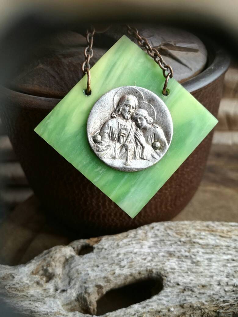 1930 Art Déco, Médaille Religieuse Bakelite, Pendentif ou Plaque de Décor Mural avec Chaîne, Église