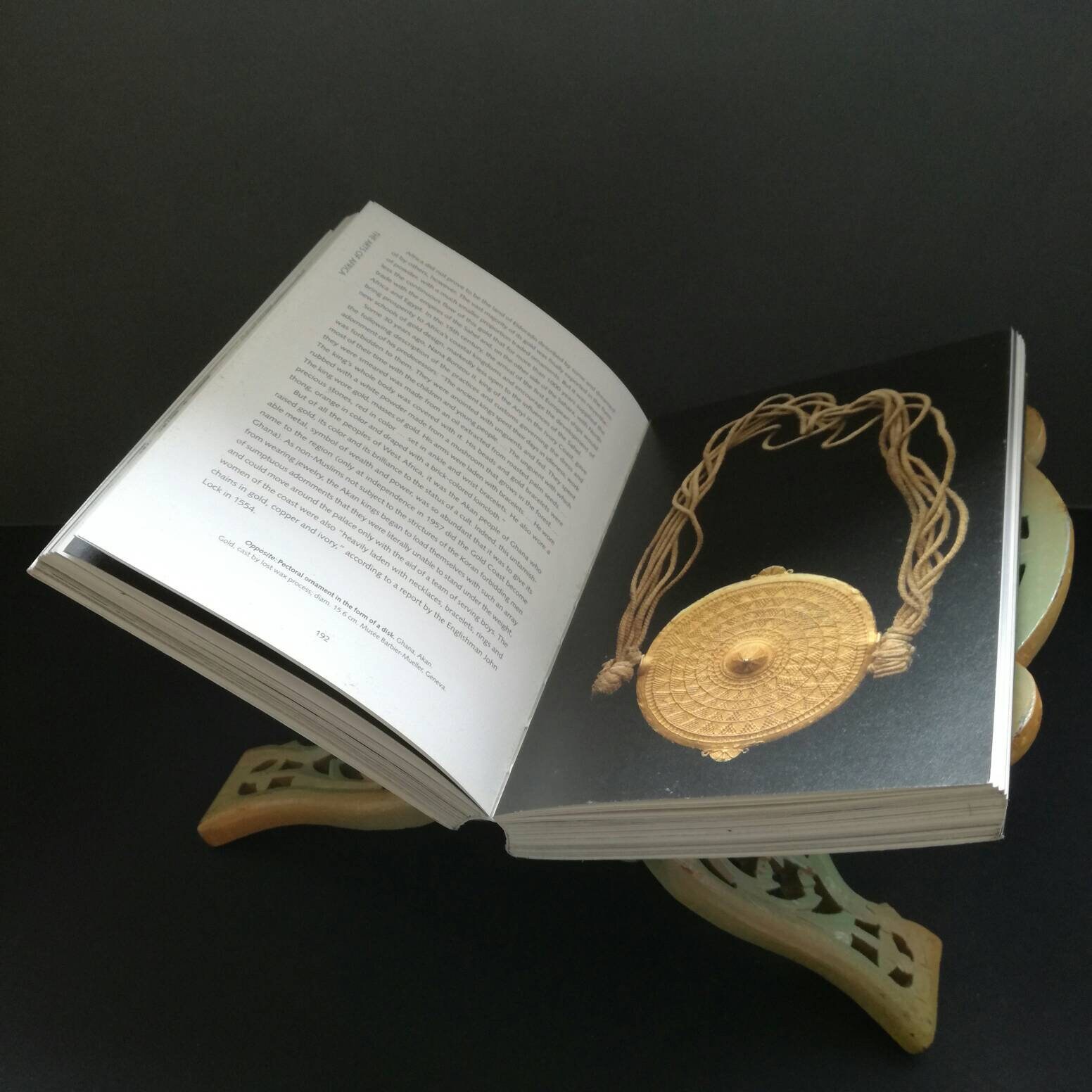 Stand ou Présentoir de Livres en Bois Peint Sculpté, Travail Frette Support Pour Livres, Stand d'art