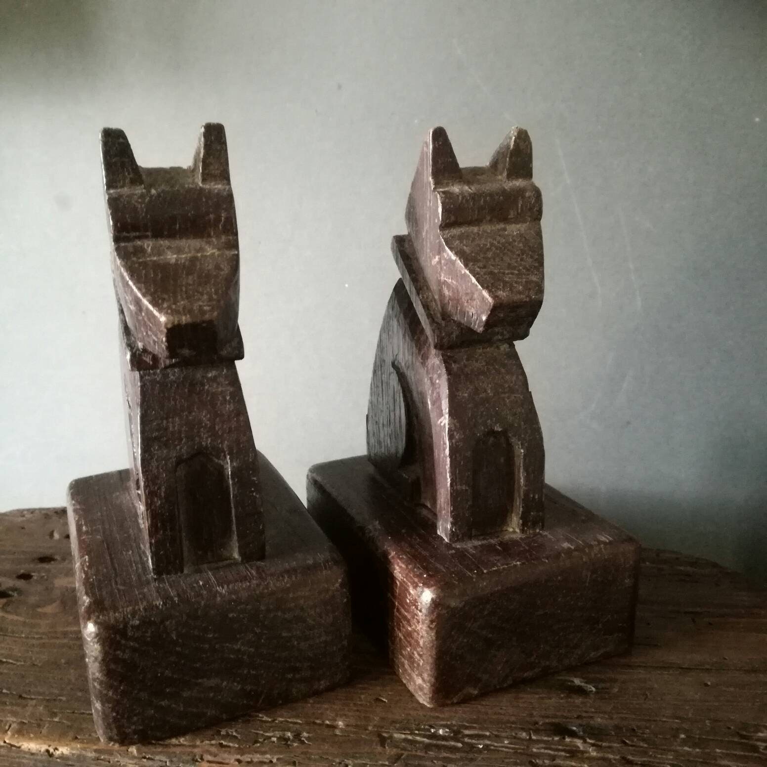 Chiens d'art Folklorique, Serre-Livres Pour Chiens avec Un Bois Rustique Primitif Patine, Style Wabi