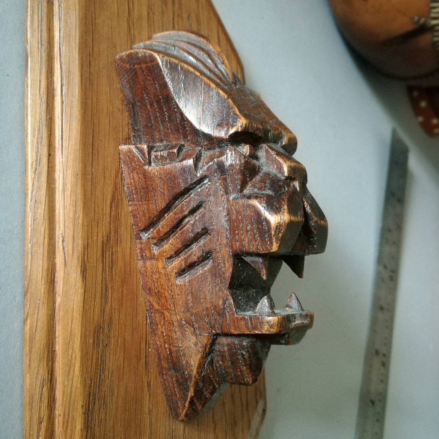2x Chêne Sculpté Lion et Cerf Mural, Animaux en Bois, avec Plaque, Gothique Gargouille Bois Récupéra