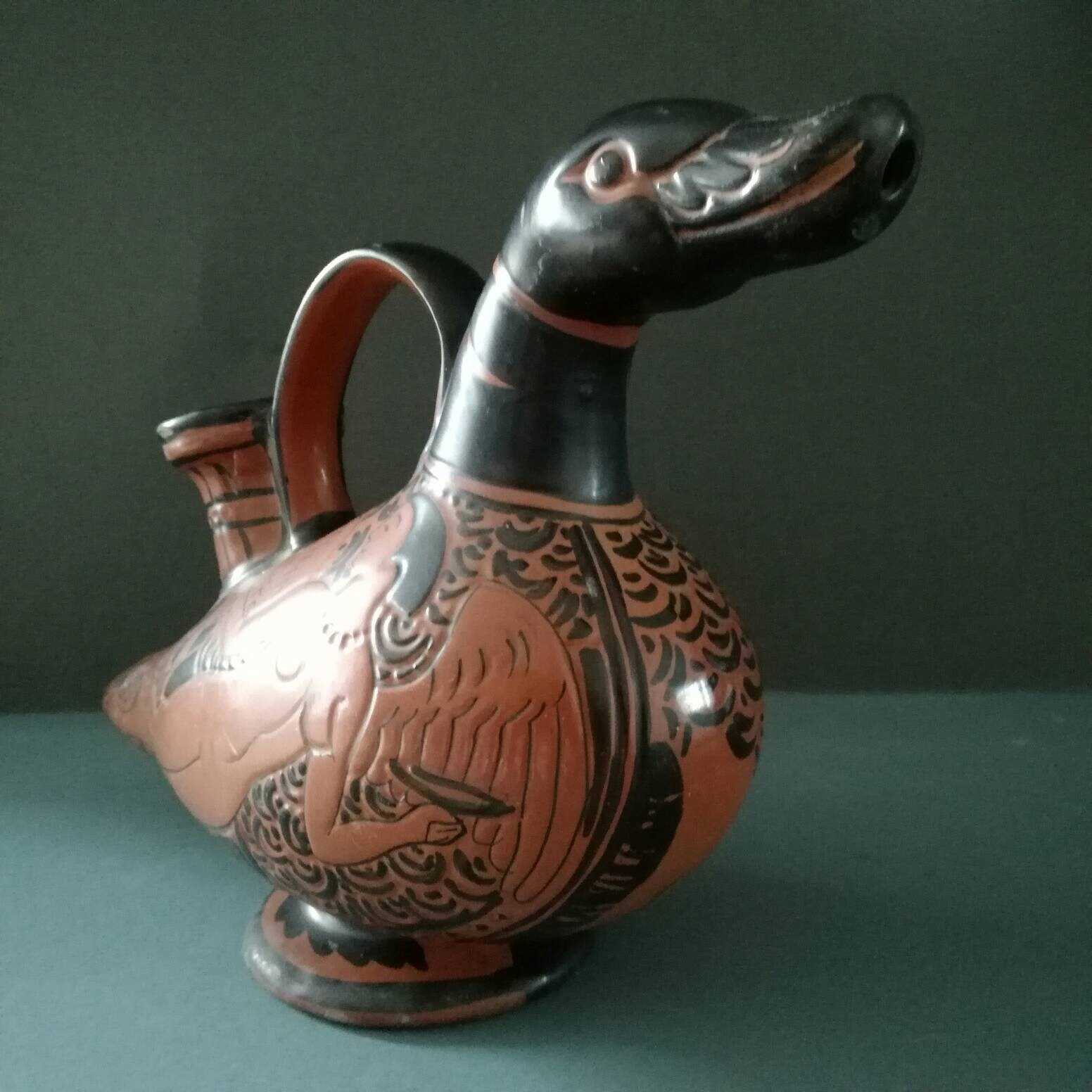 Askos Duck, Une Sculpture