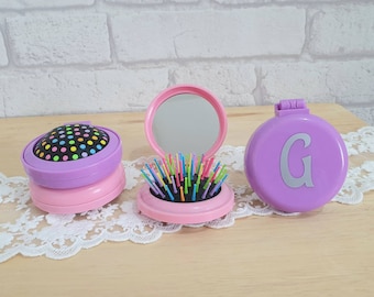 Compact Miroir et Brosse Set-Personalized Gift-Flower Girl Gift-Bridesmaid Gift-Kid's Party Favour-Rainbow Compact-Gifts Under 5-Monogram