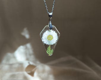 Colgante de flor de margarita natural: collar de resina preservada, regalo de la naturaleza, joyería para amantes de las margaritas.