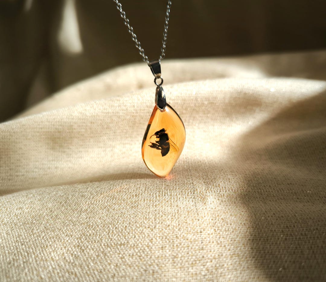 Collier Pendentif Scorpion Véritable En Résine - Bijou Insecte Unisexe, Couleur Jaune | Neuf Sans Emballage