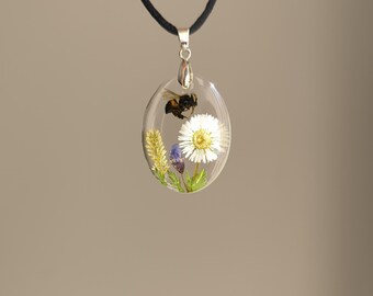 Colgante de abeja y margarita preservadas: regalo de joyería de insectos, collar para amantes de las margaritas