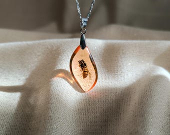 Collar con colgante de avispa auténtica preservada: colgante de insecto de resina color ámbar, accesorio para amantes de los insectos.