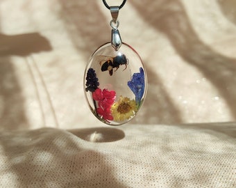 Preserved Bee Necklace, Real Bee in Resin Pendant, Insect Jewelry, Bee Gift for Her, Bug Gifts for Women, Special Gift Ideas Women