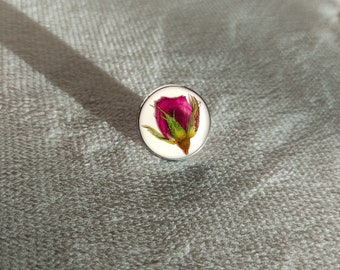 Broche de rosa natural prensada: broche floral con marco plateado, regalo de cumpleaños, joyería para amantes de las rosas.