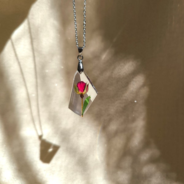 Pressed Rose Necklace in Crystal Shape, Dried Rose Resin Pendant, Best Romantic Gifts, Rose Gifts, Unique Gifts for Women, Wedding Necklace