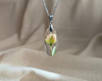 Collar de resina con rosa amarilla prensada: Joyería con colgante de flor auténtica