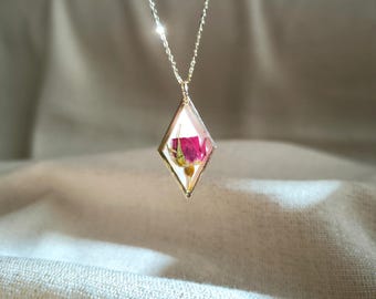 Colgante de rosa natural preservada: joyería de resina con marco de diamantes dorados, collar para amantes de las flores.