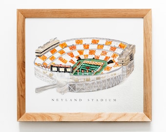 Puede incluir: Una pintura de acuarela del Neyland Stadium, hogar del equipo de fútbol americano de los Volunteers de la Universidad de Tennessee. El estadio se representa en una vista aérea, mostrando los asientos naranja y blanco, el campo verde y los edificios circundantes. El texto "Neyland Stadium" está escrito debajo del estadio.