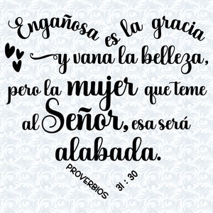 May include: Black script text on a white background with a floral pattern. The text reads "Enga&ntilde;osa es la gracia y vana la belleza, pero la mujer que teme al Se&ntilde;or, esa ser&aacute; alabada. PROVERBIOS 31:30."