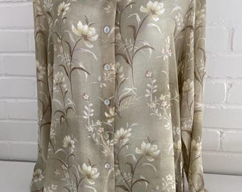 Women’s Silk Muted Green Sage Flower Print Classic Old Style Luncheon Professional Work Blouse Shirt Size Petite Medium