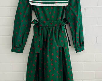 classic old-style prairie quacker Christmas holiday festive girls dress in green with tiny red bows and white yolk collar size 14