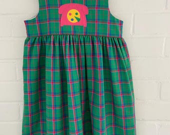 Girls Size 5 Classic Old Style Kelly’s Kids Multi-Colored Green Blue Bright Pink School Jumper Dress With Applique