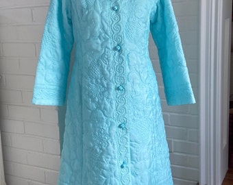 classic comfy cozy pretty jacobsons turquoise quilted full length long sleeve pockets button down bathrobe size small