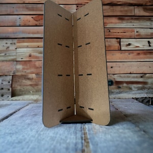 Supporto per segnature per rilegatura, perforatore per segnature di giornali/libri. Il SOGNO dei rilegatori! Legno MDF tagliato al laser.