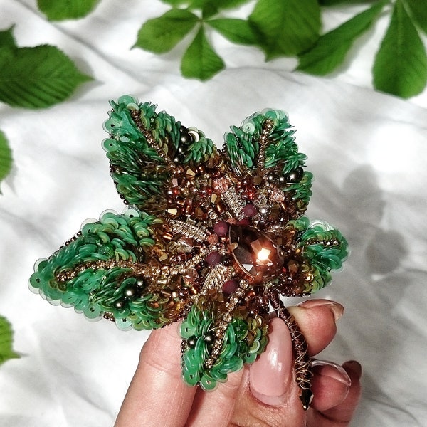 Broche perlée de feuille de châtaigne verte, bijoux brodés botaniques
