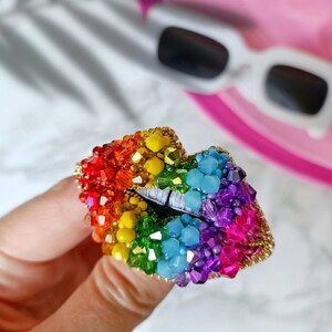 Épinglette de fierté pour les lèvres arc-en-ciel, bijoux de fierté trans, broche en verre d'art